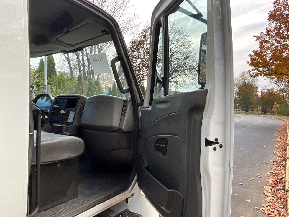 Medium Duty Box Truck-Light and Medium Duty Trucks-International-2019-4300-Reading-PA-274,859\n\t\tmiles-$ 31,500 - Image 20