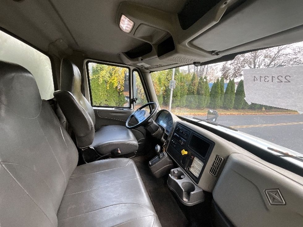 Medium Duty Box Truck-Light and Medium Duty Trucks-International-2019-4300-Reading-PA-274,859\n\t\tmiles-$ 31,500 - Image 22