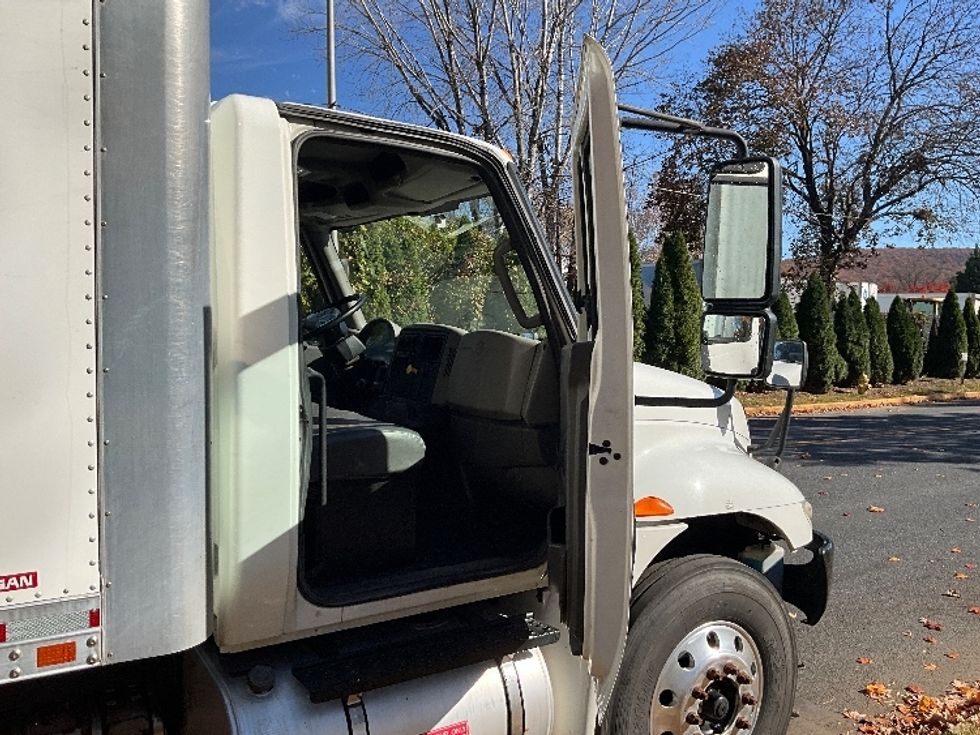 Medium Duty Box Truck-Light and Medium Duty Trucks-International-2019-4300-Reading-PA-285,965\n\t\tmiles-$ 28,000 - Image 20