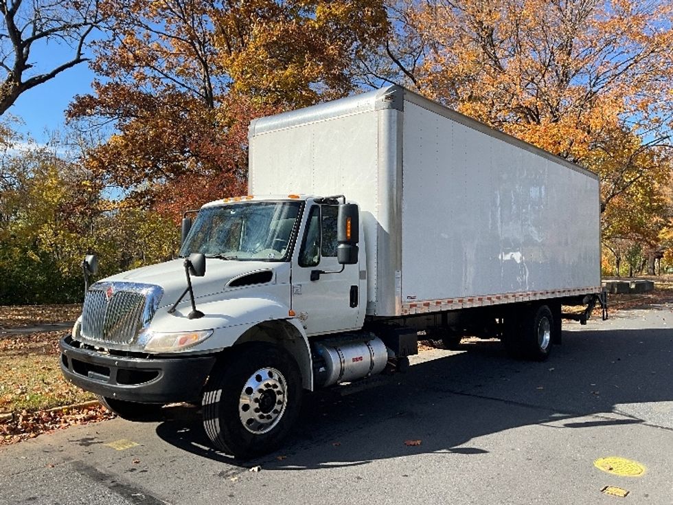 Medium Duty Box Truck-Light and Medium Duty Trucks-International-2019-4300-Reading-PA-285,965\n\t\tmiles-$ 28,000 - Image 3