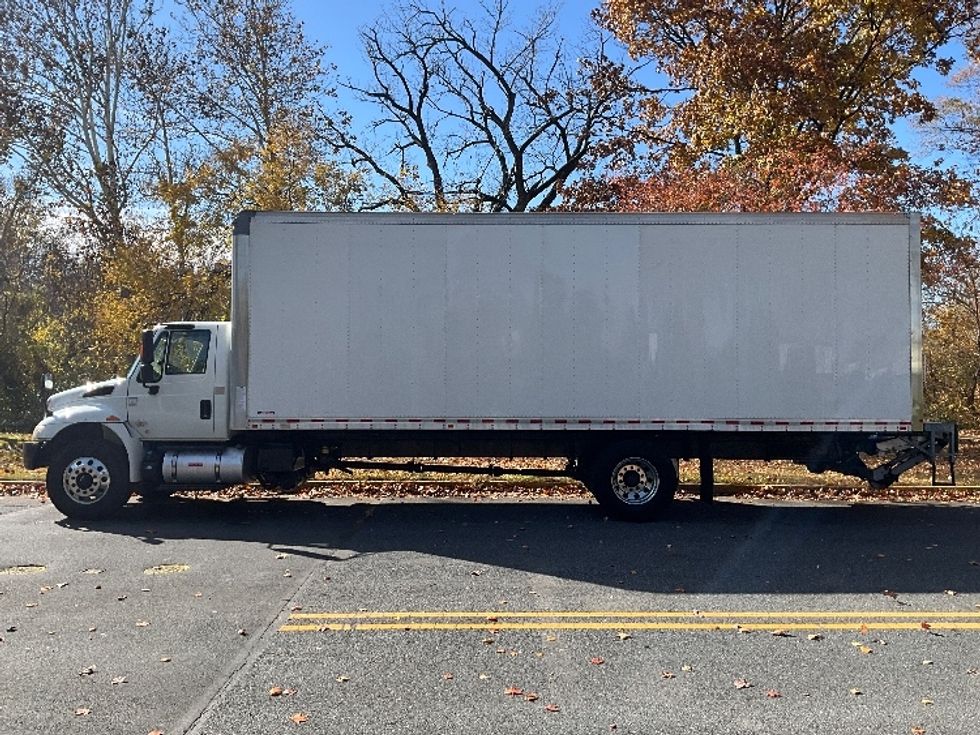 Medium Duty Box Truck-Light and Medium Duty Trucks-International-2019-4300-Reading-PA-285,965\n\t\tmiles-$ 28,000 - Image 4