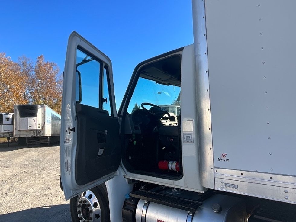 Medium Duty Box Truck-Light and Medium Duty Trucks-International-2019-4300-Reading-PA-310,049\n\t\tmiles-$ 24,500 - Image 16