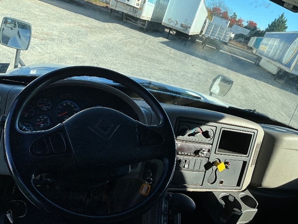 Medium Duty Box Truck-Light and Medium Duty Trucks-International-2019-4300-Reading-PA-310,049\n\t\tmiles-$ 24,500 - Image 18