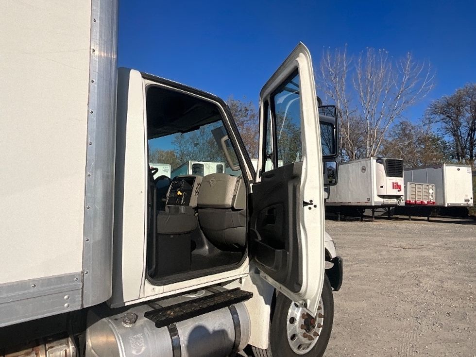 Medium Duty Box Truck-Light and Medium Duty Trucks-International-2019-4300-Reading-PA-310,049\n\t\tmiles-$ 24,500 - Image 20