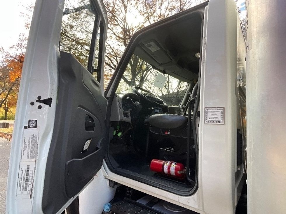 Medium Duty Box Truck-Light and Medium Duty Trucks-International-2019-4300-Reading-PA-314,684\n\t\tmiles-$ 24,000 - Image 16