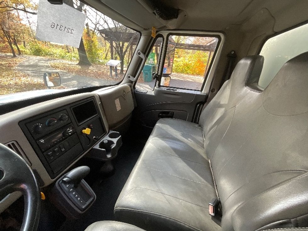 Medium Duty Box Truck-Light and Medium Duty Trucks-International-2019-4300-Reading-PA-314,684\n\t\tmiles-$ 24,000 - Image 18