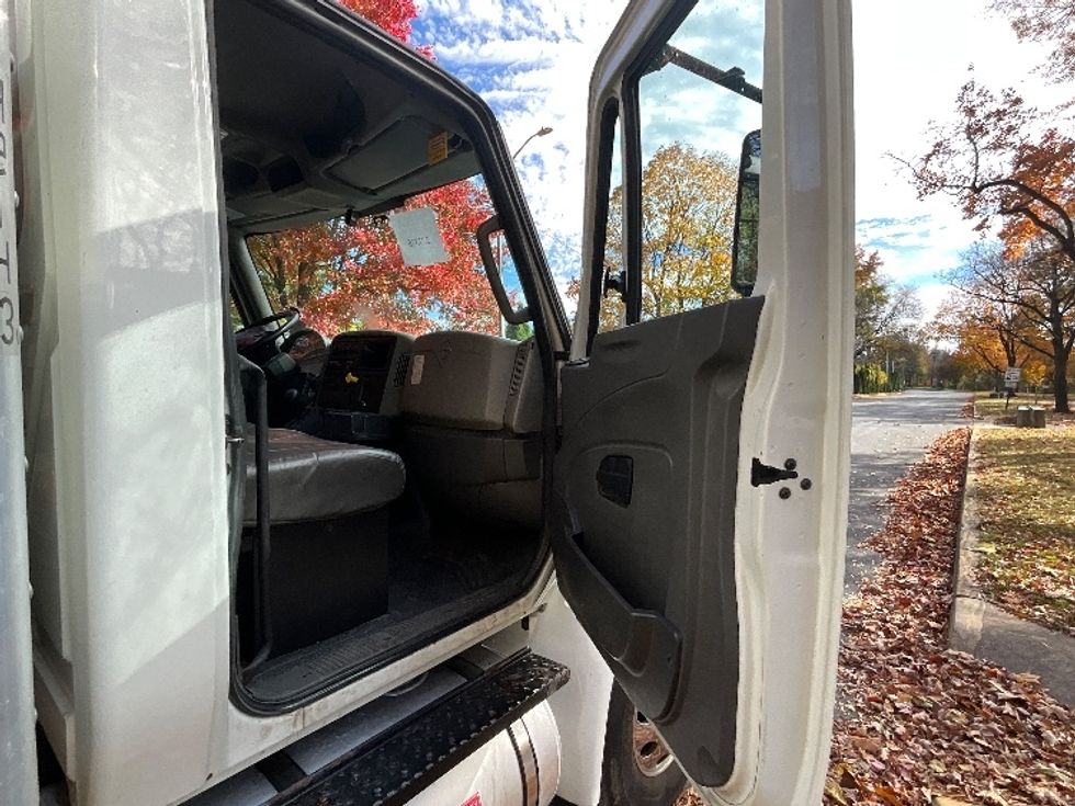 Medium Duty Box Truck-Light and Medium Duty Trucks-International-2019-4300-Reading-PA-314,684\n\t\tmiles-$ 24,000 - Image 19