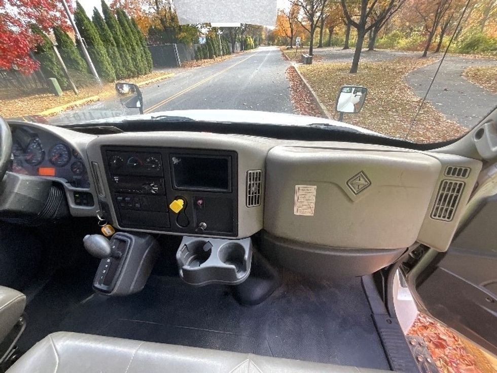 Medium Duty Box Truck-Light and Medium Duty Trucks-International-2019-4300-Reading-PA-314,684\n\t\tmiles-$ 24,000 - Image 20