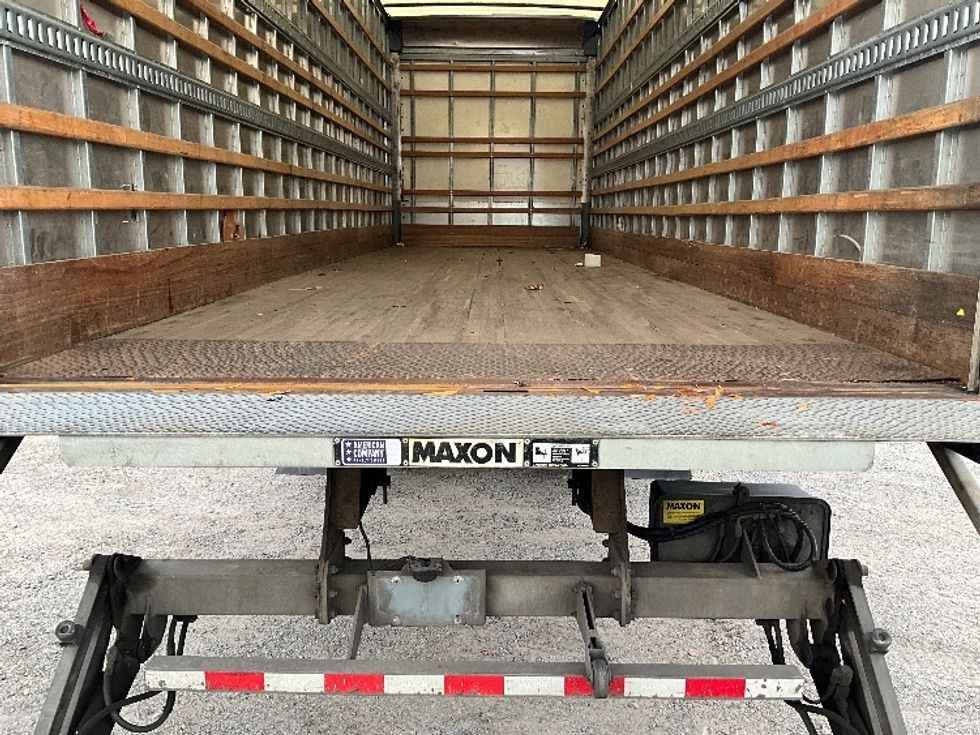 Medium Duty Box Truck-Light and Medium Duty Trucks-International-2019-4300-Reading-PA-335,421\n\t\tmiles-$ 20,750 - Image 10