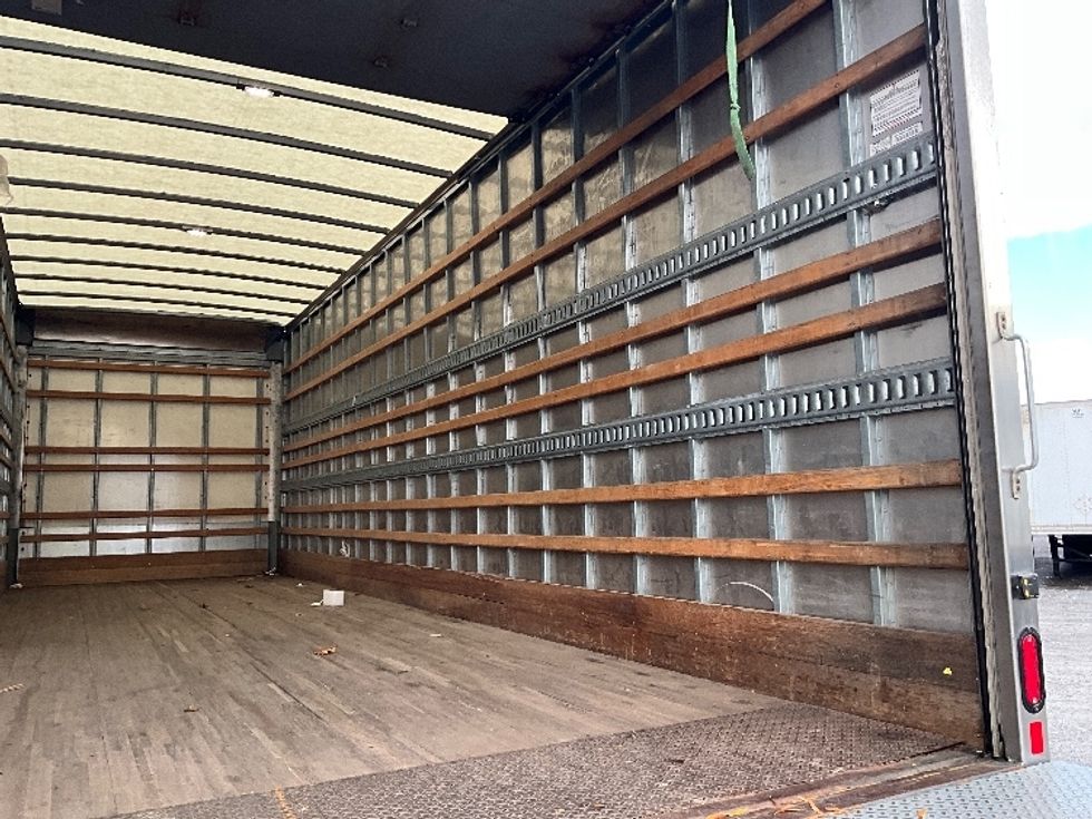 Medium Duty Box Truck-Light and Medium Duty Trucks-International-2019-4300-Reading-PA-335,421\n\t\tmiles-$ 20,750 - Image 12