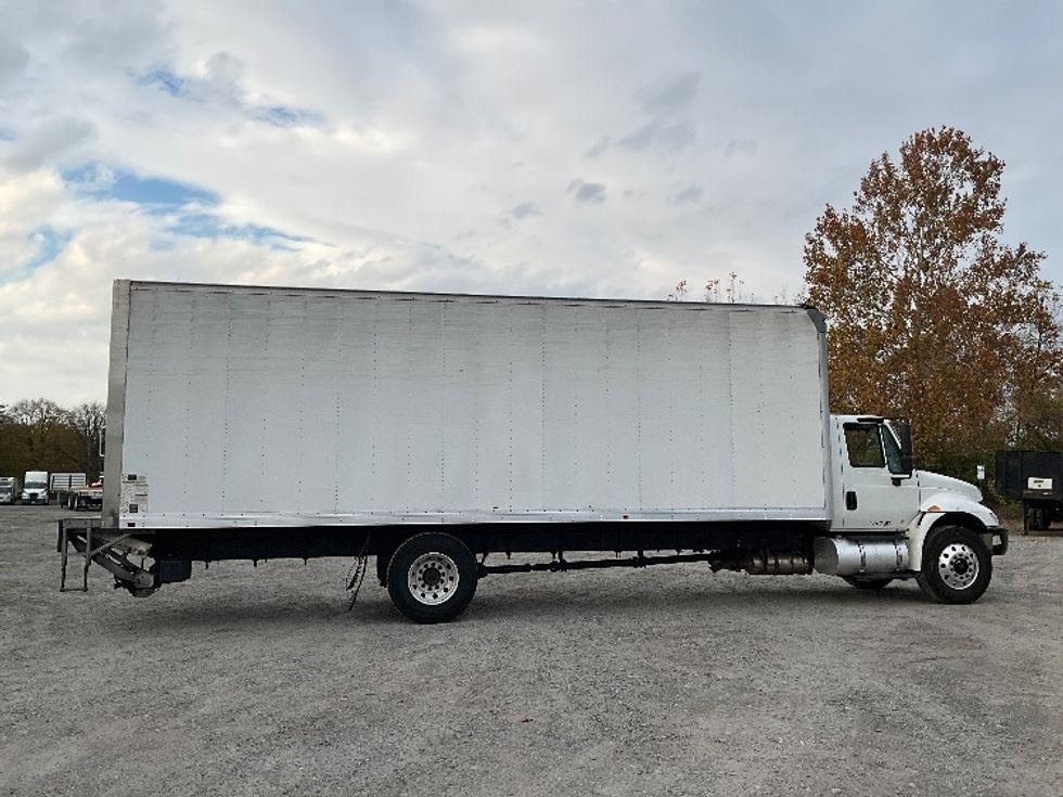 Medium Duty Box Truck-Light and Medium Duty Trucks-International-2019-4300-Reading-PA-335,421\n\t\tmiles-$ 20,750 - Image 15