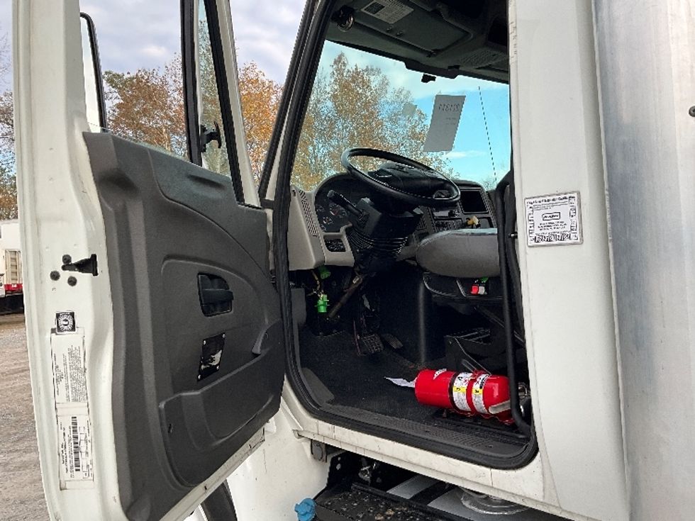 Medium Duty Box Truck-Light and Medium Duty Trucks-International-2019-4300-Reading-PA-335,421\n\t\tmiles-$ 20,750 - Image 16