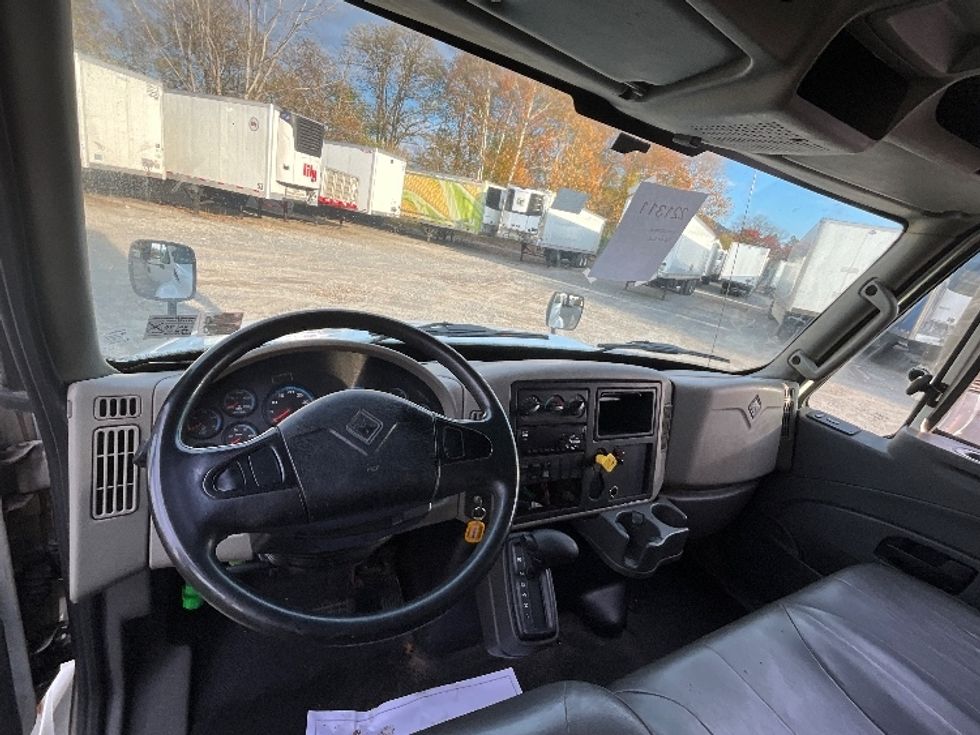 Medium Duty Box Truck-Light and Medium Duty Trucks-International-2019-4300-Reading-PA-335,421\n\t\tmiles-$ 20,750 - Image 18