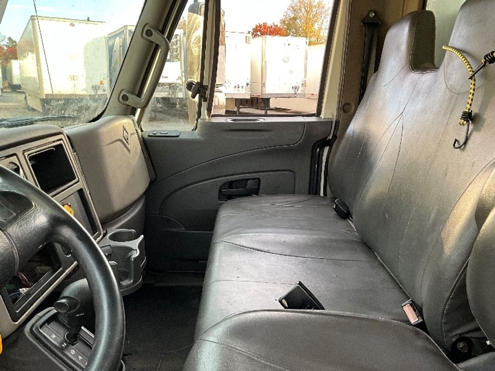 Medium Duty Box Truck-Light and Medium Duty Trucks-International-2019-4300-Reading-PA-335,421\n\t\tmiles-$ 20,750 - Image 19