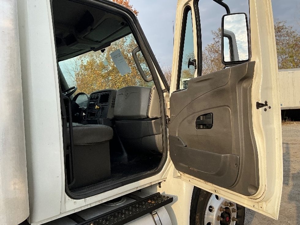 Medium Duty Box Truck-Light and Medium Duty Trucks-International-2019-4300-Reading-PA-335,421\n\t\tmiles-$ 20,750 - Image 20