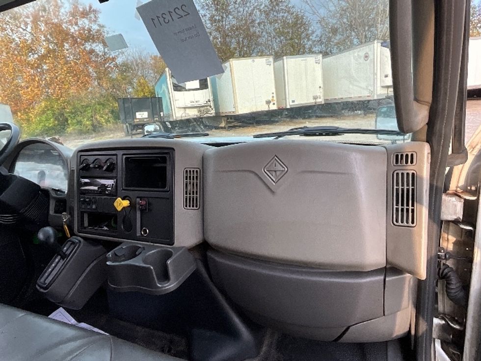 Medium Duty Box Truck-Light and Medium Duty Trucks-International-2019-4300-Reading-PA-335,421\n\t\tmiles-$ 20,750 - Image 21