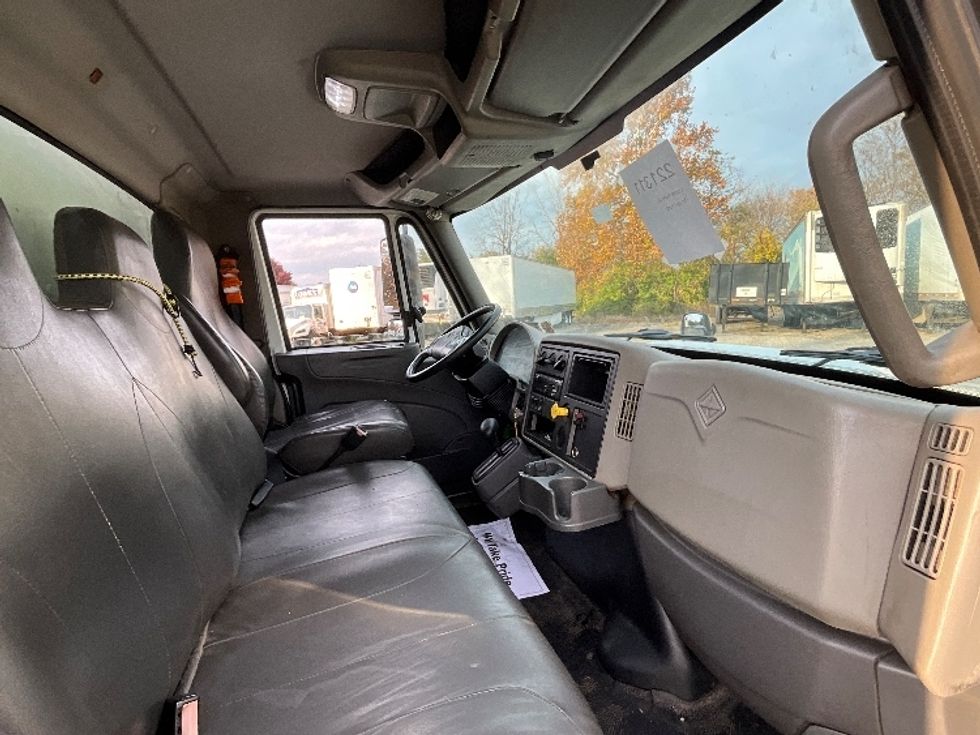 Medium Duty Box Truck-Light and Medium Duty Trucks-International-2019-4300-Reading-PA-335,421\n\t\tmiles-$ 20,750 - Image 22