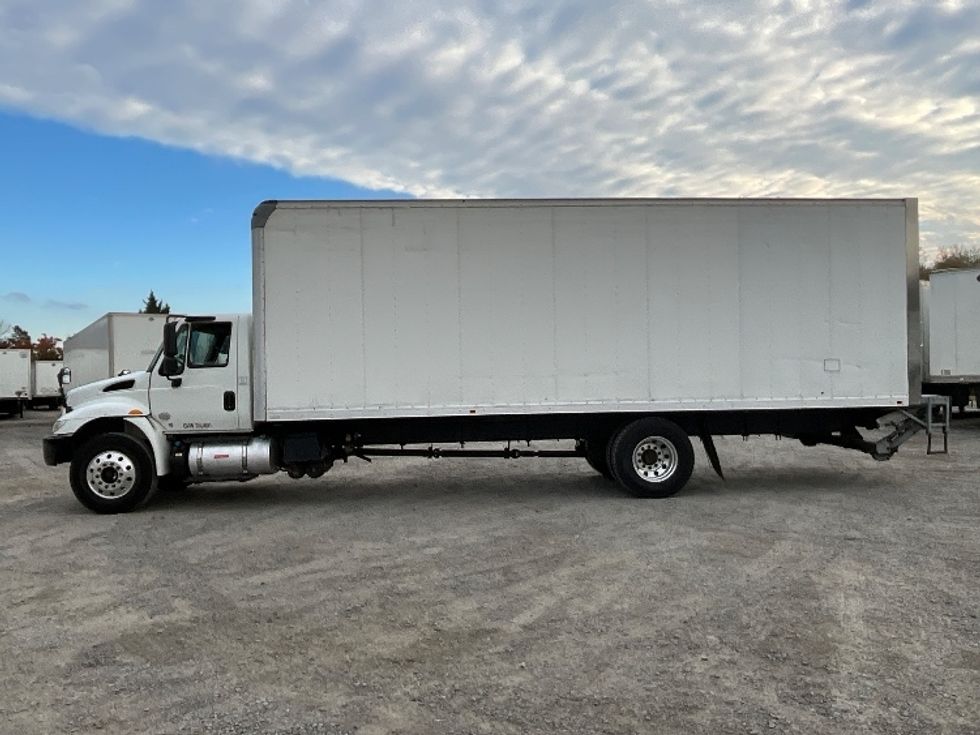 Medium Duty Box Truck-Light and Medium Duty Trucks-International-2019-4300-Reading-PA-335,421\n\t\tmiles-$ 20,750 - Image 4