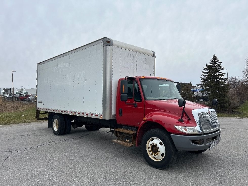 Medium Duty Box Truck-Light and Medium Duty Trucks-International-2019-4300-Rochester-NY-189,047\n\t\tmiles-$ 31,000 - Image 1