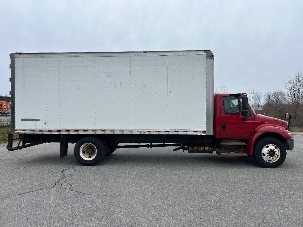 Medium Duty Box Truck-Light and Medium Duty Trucks-International-2019-4300-Rochester-NY-189,047\n\t\tmiles-$ 31,000 - Image 15