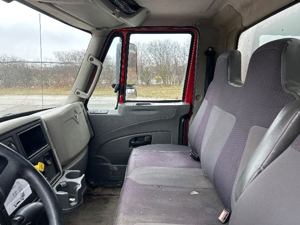 Medium Duty Box Truck-Light and Medium Duty Trucks-International-2019-4300-Rochester-NY-189,047\n\t\tmiles-$ 31,000 - Image 19