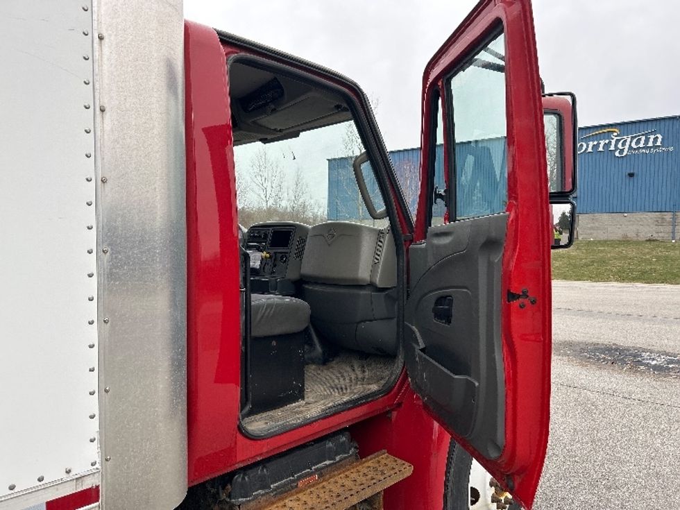 Medium Duty Box Truck-Light and Medium Duty Trucks-International-2019-4300-Rochester-NY-189,047\n\t\tmiles-$ 31,000 - Image 20