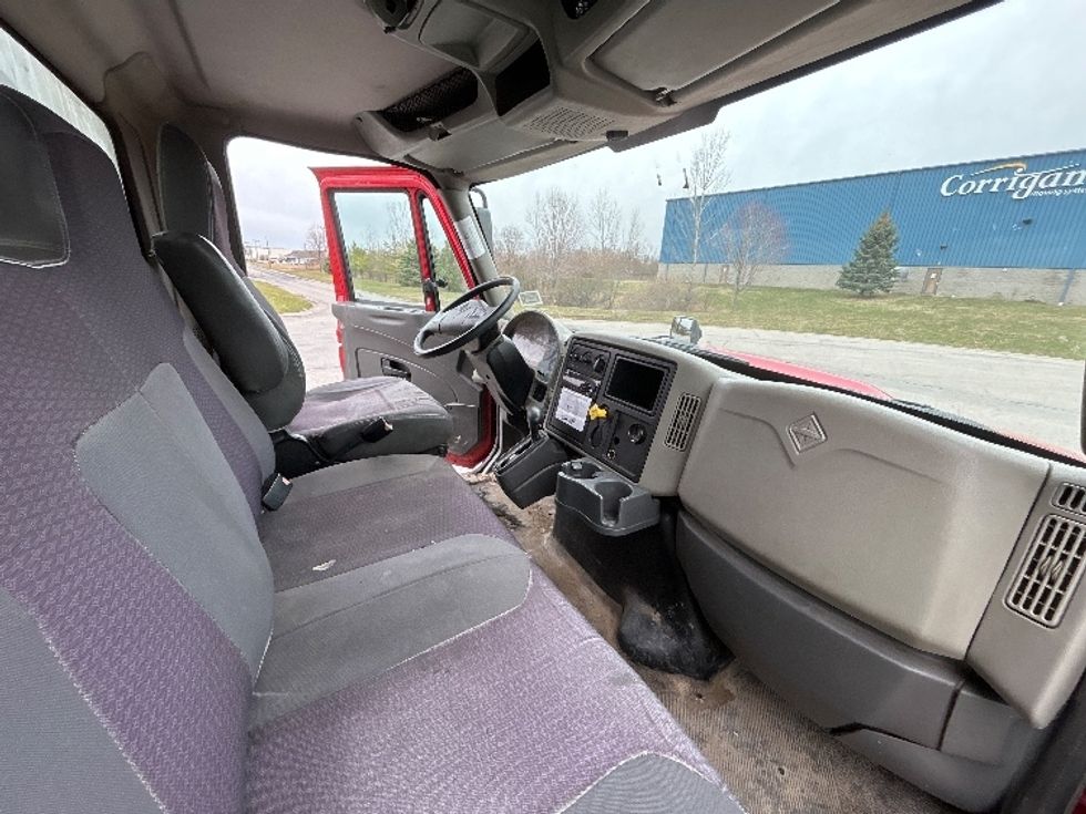 Medium Duty Box Truck-Light and Medium Duty Trucks-International-2019-4300-Rochester-NY-189,047\n\t\tmiles-$ 31,000 - Image 22