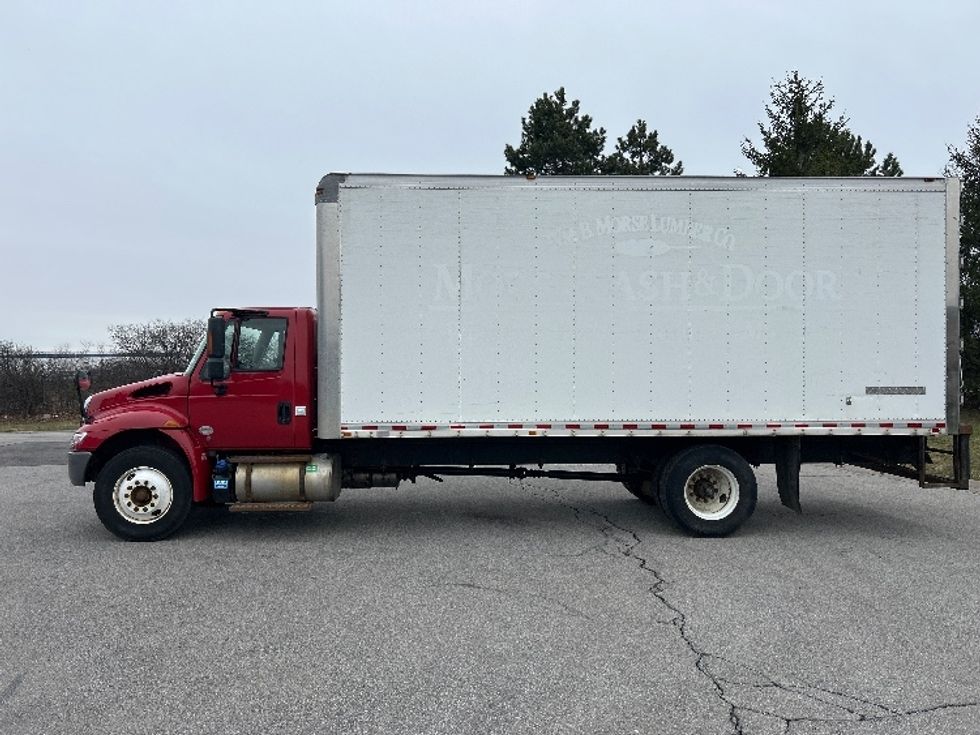 Medium Duty Box Truck-Light and Medium Duty Trucks-International-2019-4300-Rochester-NY-189,047\n\t\tmiles-$ 31,000 - Image 4