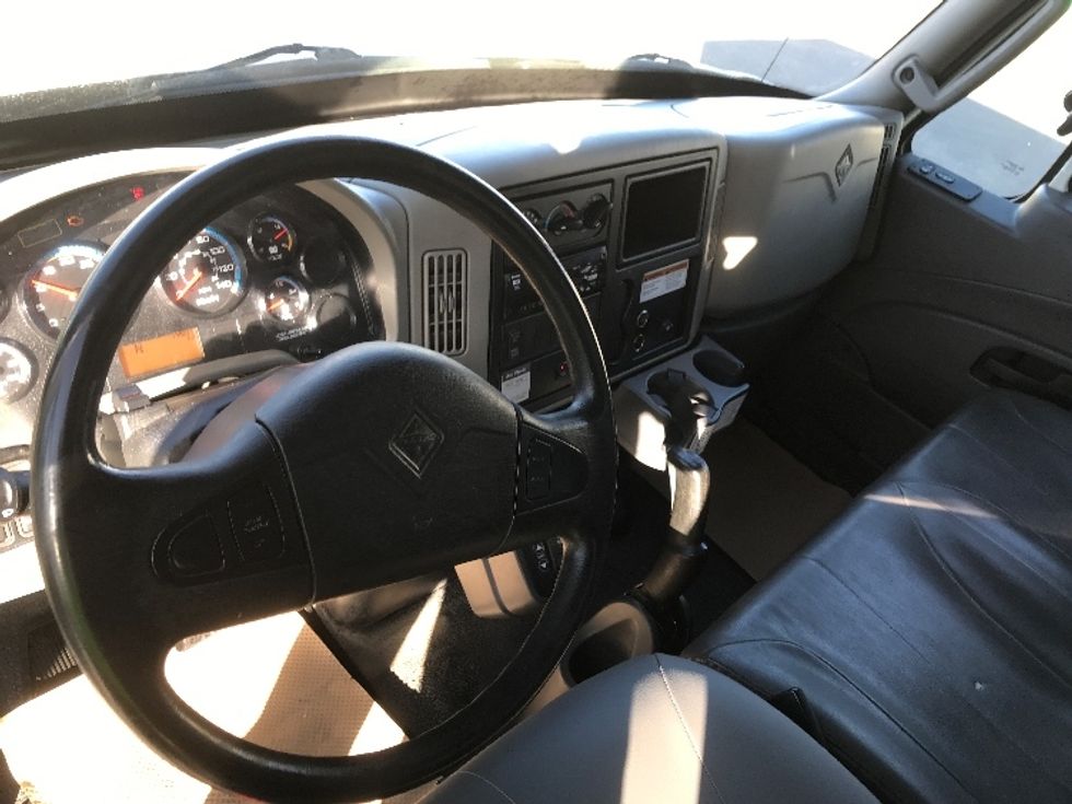 Medium Duty Box Truck-Light and Medium Duty Trucks-International-2019-4300-Rocky View County-AB-195,611\n\t\tkm-$ 68,000 - Image 17