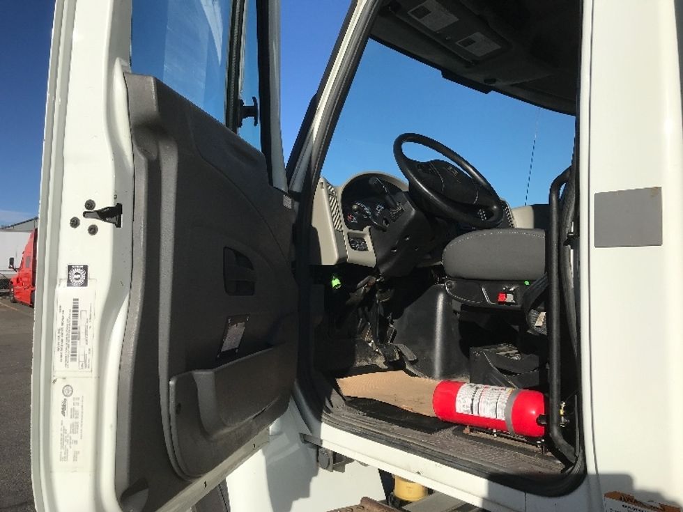 Medium Duty Box Truck-Light and Medium Duty Trucks-International-2019-4300-Rocky View County-AB-195,611\n\t\tkm-$ 68,000 - Image 16