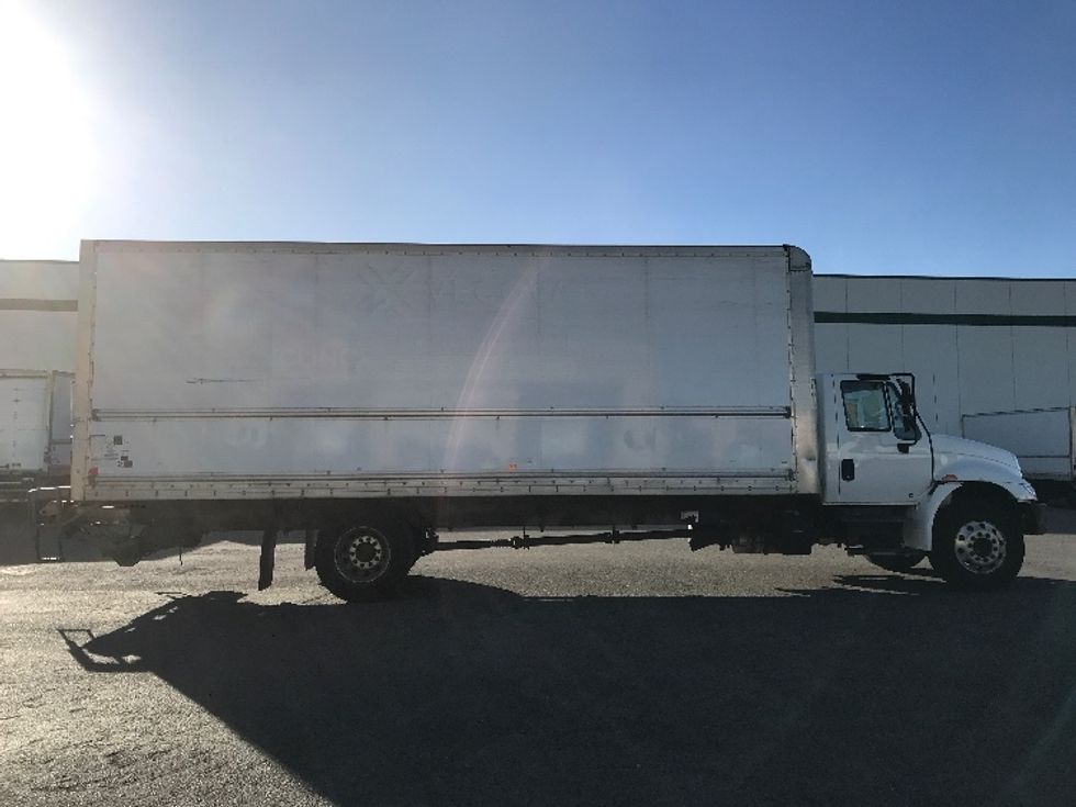Medium Duty Box Truck-Light and Medium Duty Trucks-International-2019-4300-Rocky View County-AB-195,611\n\t\tkm-$ 68,000 - Image 15