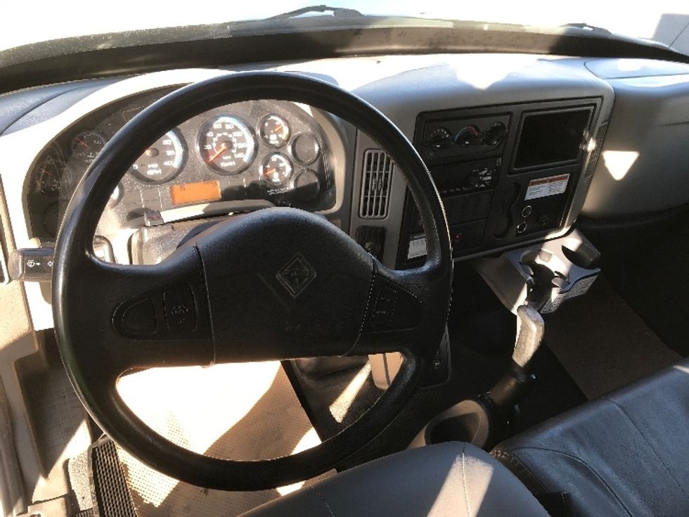 Medium Duty Box Truck-Light and Medium Duty Trucks-International-2019-4300-Rocky View County-AB-195,611\n\t\tkm-$ 68,000 - Image 18