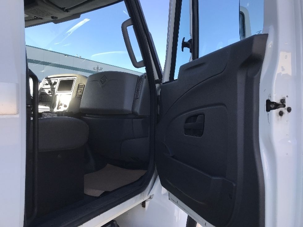 Medium Duty Box Truck-Light and Medium Duty Trucks-International-2019-4300-Rocky View County-AB-195,611\n\t\tkm-$ 68,000 - Image 20