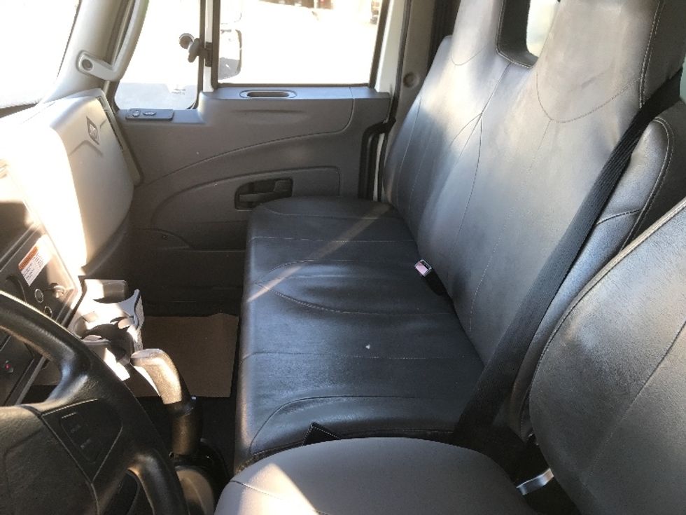 Medium Duty Box Truck-Light and Medium Duty Trucks-International-2019-4300-Rocky View County-AB-195,611\n\t\tkm-$ 68,000 - Image 19