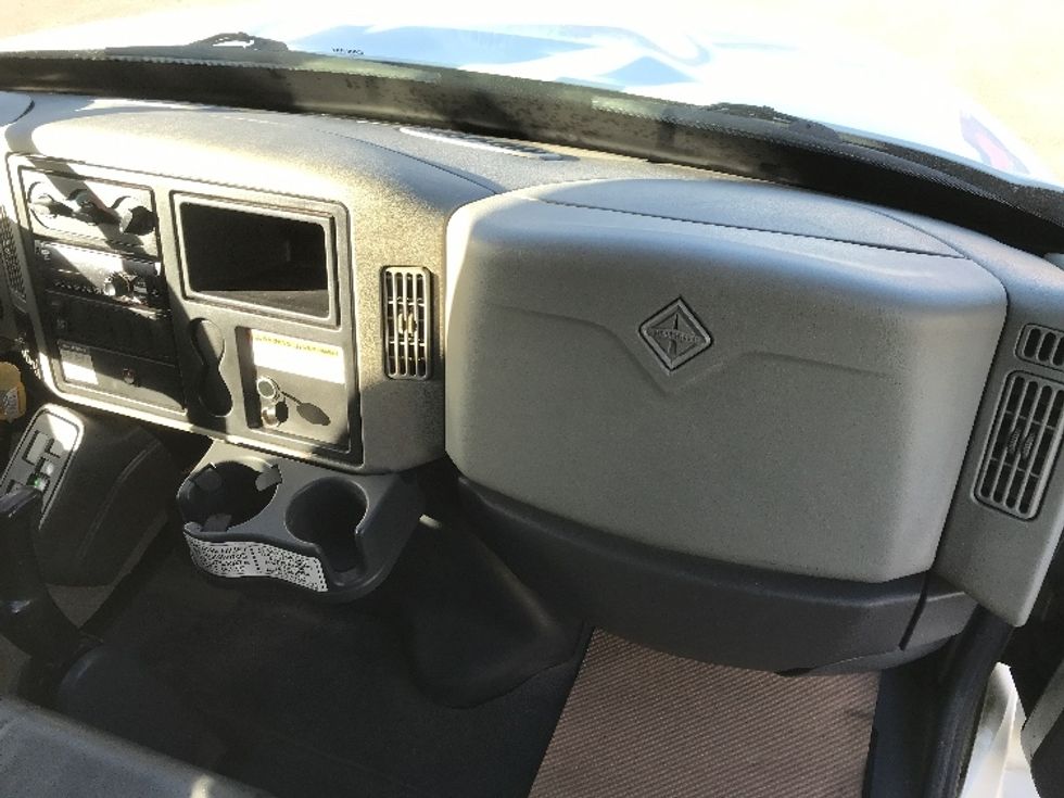Medium Duty Box Truck-Light and Medium Duty Trucks-International-2019-4300-Rocky View County-AB-195,611\n\t\tkm-$ 68,000 - Image 21