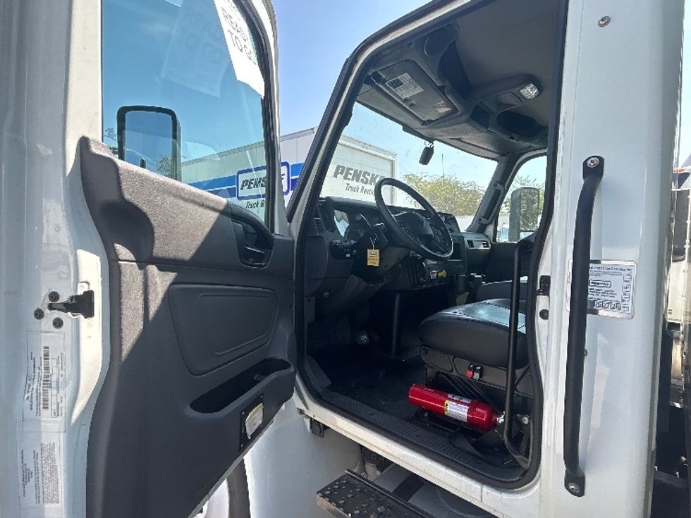 Medium Duty Box Truck-Light and Medium Duty Trucks-International-2019-4300-San Antonio-TX-262,360\n\t\tmiles-$ 30,000 - Image 18