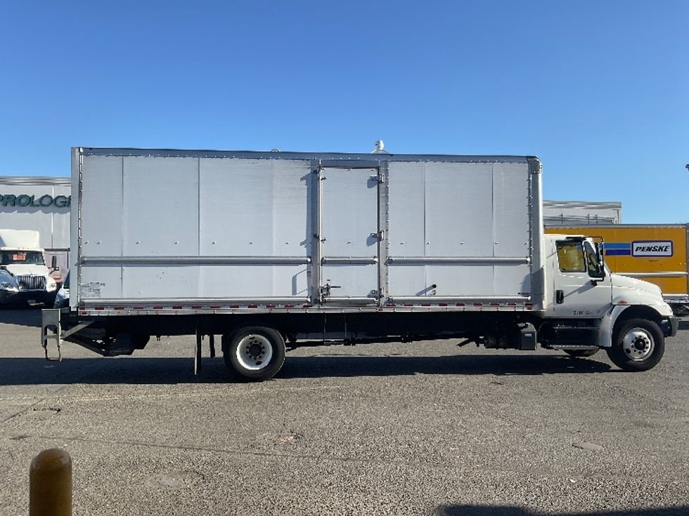Medium Duty Box Truck-Light and Medium Duty Trucks-International-2019-4300-Seattle-WA-59,441\n\t\tmiles-$ 56,500 - Image 12