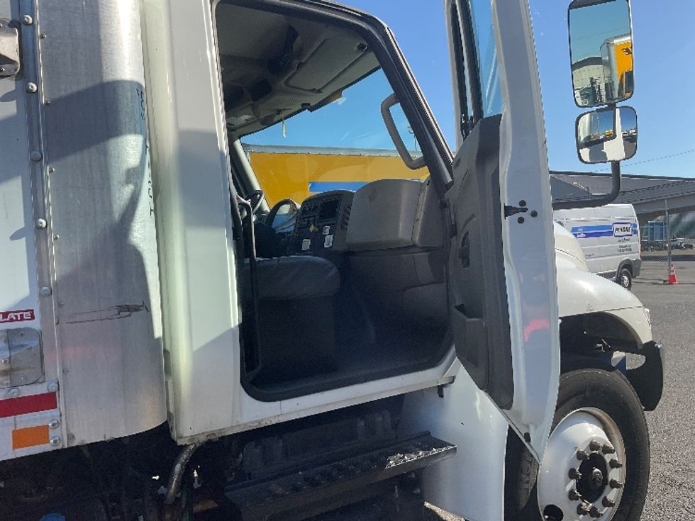 Medium Duty Box Truck-Light and Medium Duty Trucks-International-2019-4300-Seattle-WA-59,441\n\t\tmiles-$ 56,500 - Image 17