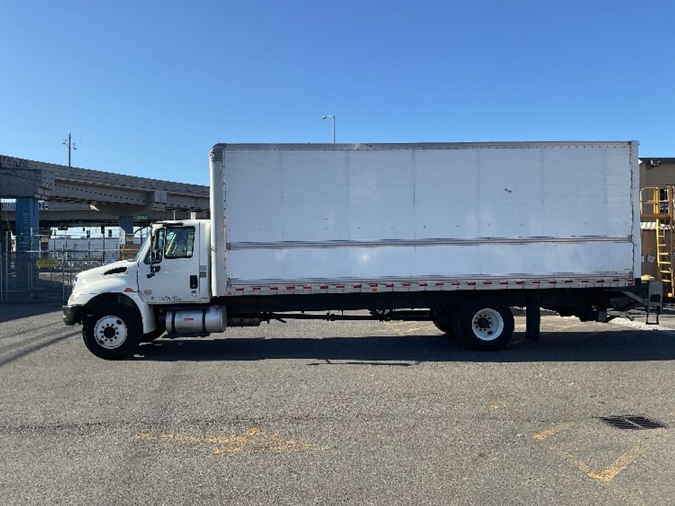 Medium Duty Box Truck-Light and Medium Duty Trucks-International-2019-4300-Seattle-WA-59,441\n\t\tmiles-$ 56,500 - Image 4