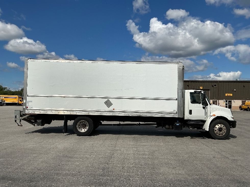 Medium Duty Box Truck-Light and Medium Duty Trucks-International-2019-4300-Stoney Creek-ON-294,697\n\t\tkm-$ 57,500 - Image 15
