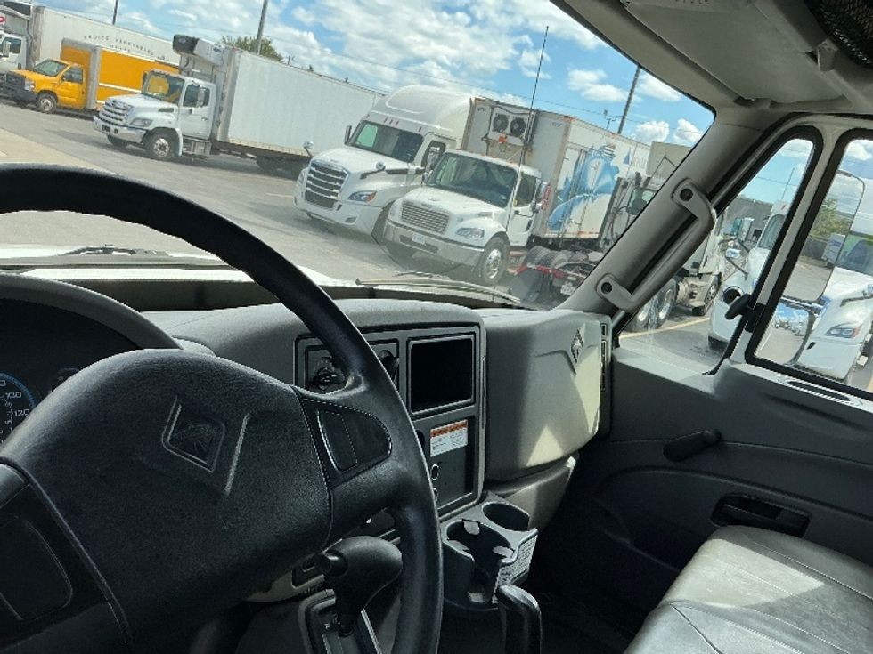 Medium Duty Box Truck-Light and Medium Duty Trucks-International-2019-4300-Stoney Creek-ON-294,697\n\t\tkm-$ 57,500 - Image 17