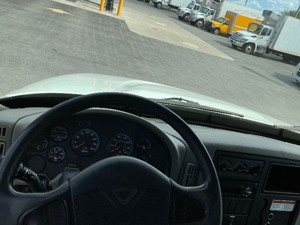 Medium Duty Box Truck-Light and Medium Duty Trucks-International-2019-4300-Stoney Creek-ON-294,697\n\t\tkm-$ 57,500 - Image 18