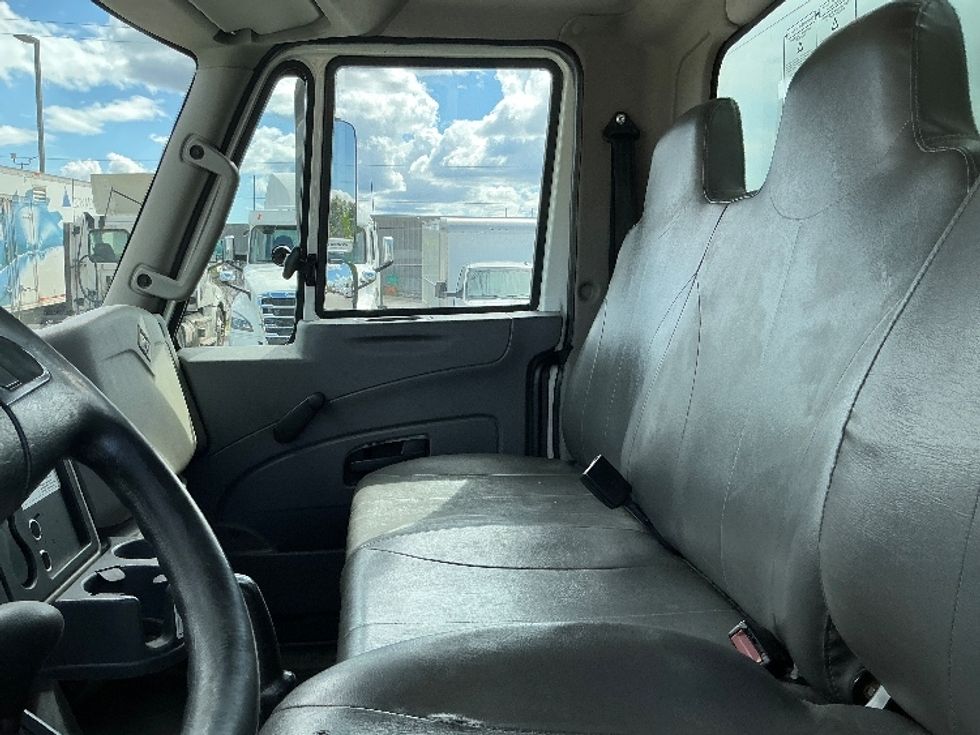 Medium Duty Box Truck-Light and Medium Duty Trucks-International-2019-4300-Stoney Creek-ON-294,697\n\t\tkm-$ 57,500 - Image 19