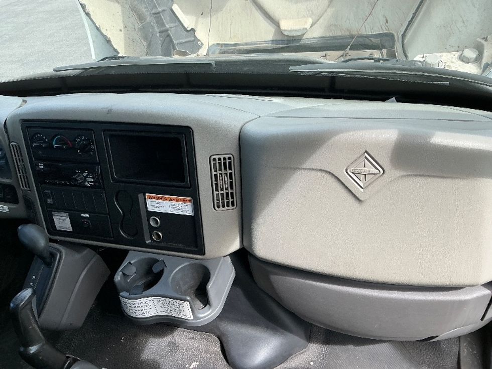 Medium Duty Box Truck-Light and Medium Duty Trucks-International-2019-4300-Stoney Creek-ON-294,697\n\t\tkm-$ 57,500 - Image 21