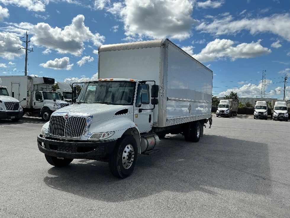 Medium Duty Box Truck-Light and Medium Duty Trucks-International-2019-4300-Stoney Creek-ON-294,697\n\t\tkm-$ 57,500 - Image 3