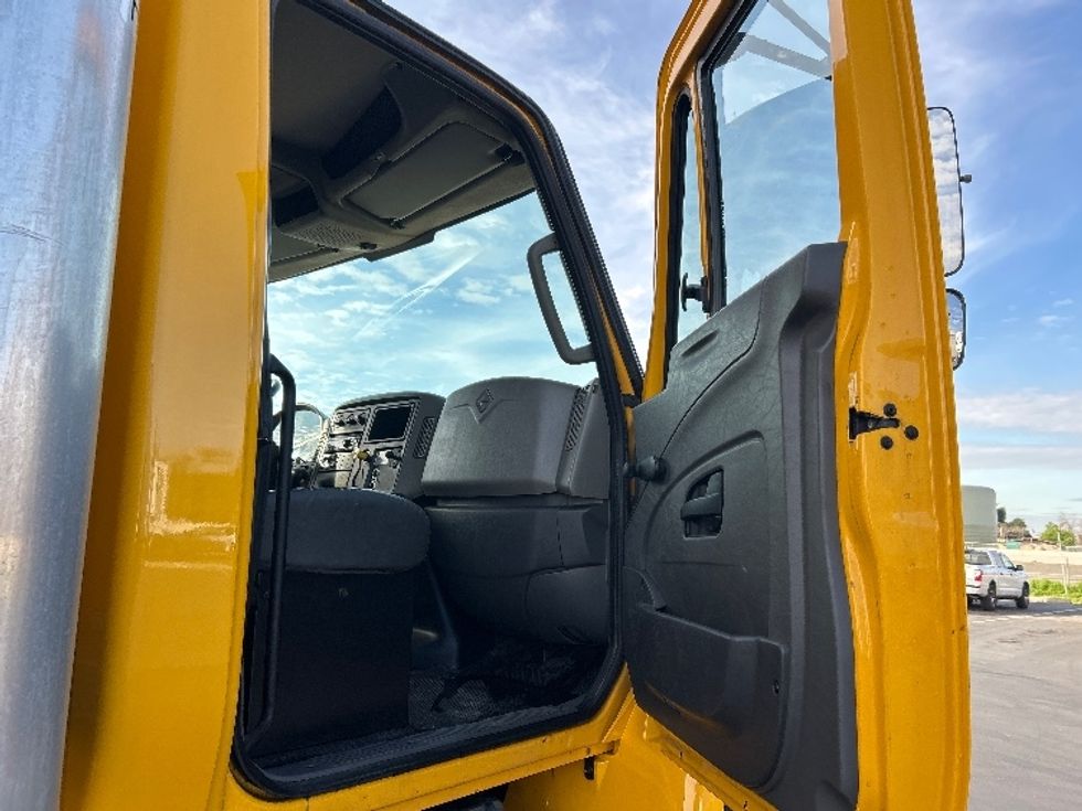 Medium Duty Box Truck-Light and Medium Duty Trucks-International-2019-4300-Sturtevant-WI-167,585\n\t\tmiles-$ 46,500 - Image 16