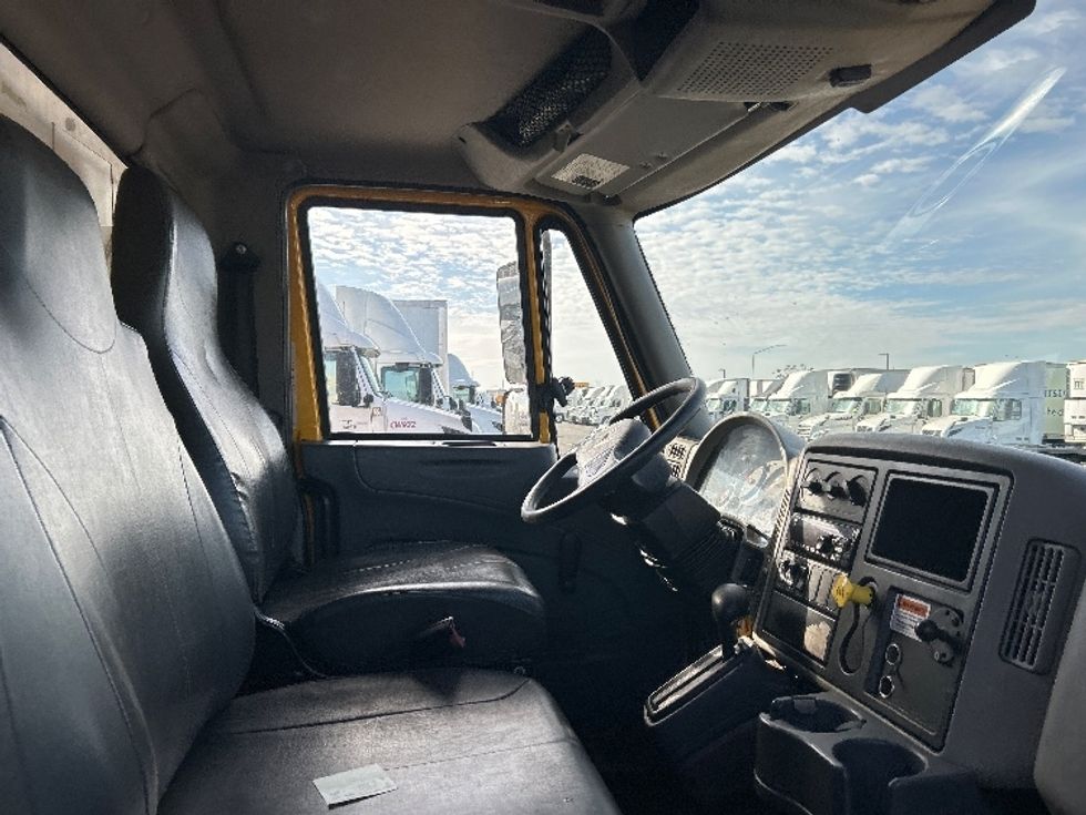 Medium Duty Box Truck-Light and Medium Duty Trucks-International-2019-4300-Sturtevant-WI-167,585\n\t\tmiles-$ 46,500 - Image 18