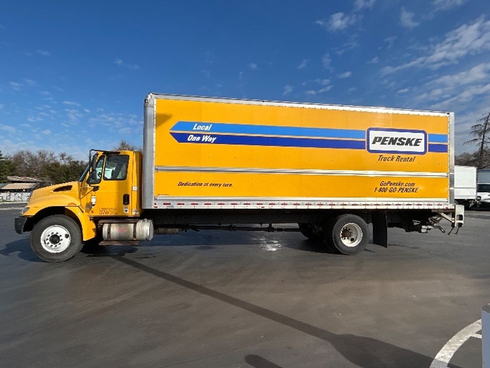 Medium Duty Box Truck-Light and Medium Duty Trucks-International-2019-4300-Sturtevant-WI-167,585\n\t\tmiles-$ 46,500 - Image 4