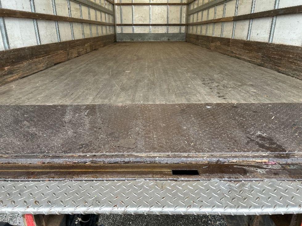 Medium Duty Box Truck-Light and Medium Duty Trucks-International-2019-4300-Surrey-BC-197,964\n\t\tkm-$ 66,500 - Image 10