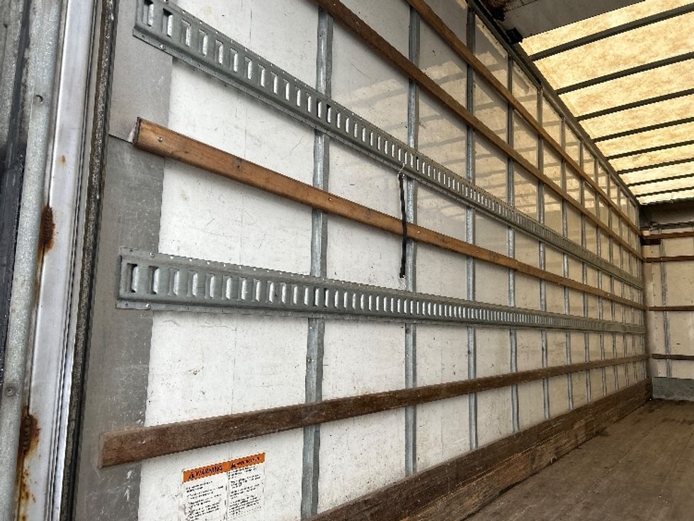 Medium Duty Box Truck-Light and Medium Duty Trucks-International-2019-4300-Surrey-BC-197,964\n\t\tkm-$ 66,500 - Image 11